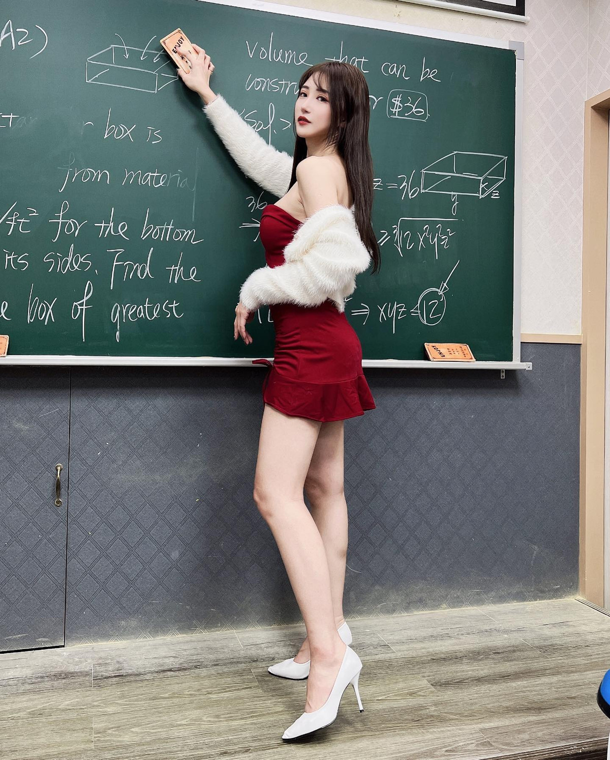  Hot girl gợi cảm Kim Na Na nổi tiếng nhờ khuôn mặt xinh đẹp không thua kém gì diễn viên và thân hình nóng bỏng như người mẫu.