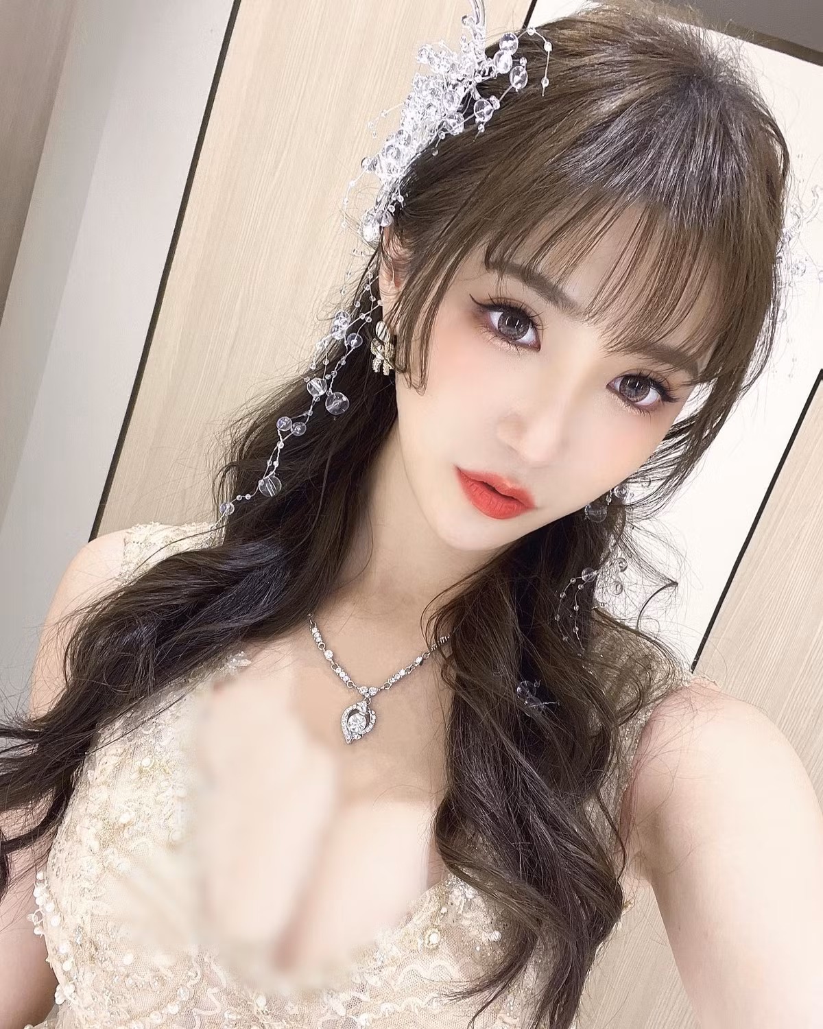 Kim Na Na cũng xuất hiện thường xuyên hơn trong những sự kiện thời trang, sự kiện nhãn hàng và trở thành một trong những mẫu nữ có độ nhân diện cao.