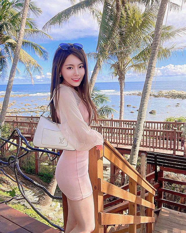 Mặc dù không ăn kiêng nhưng chế độ ăn của cô tránh đồ dầu mỡ, hạn chế nước ngọt, nước có ga, ăn nhiều trái cây, rau xanh để bổ sung chất xơ. Bên cạnh đó, Kelly cũng tham gia các hoạt động thể thao và nghệ thuật khác, vì vậy, trông cô lúc nào cũng tràn ngập năng lượng tích cực.