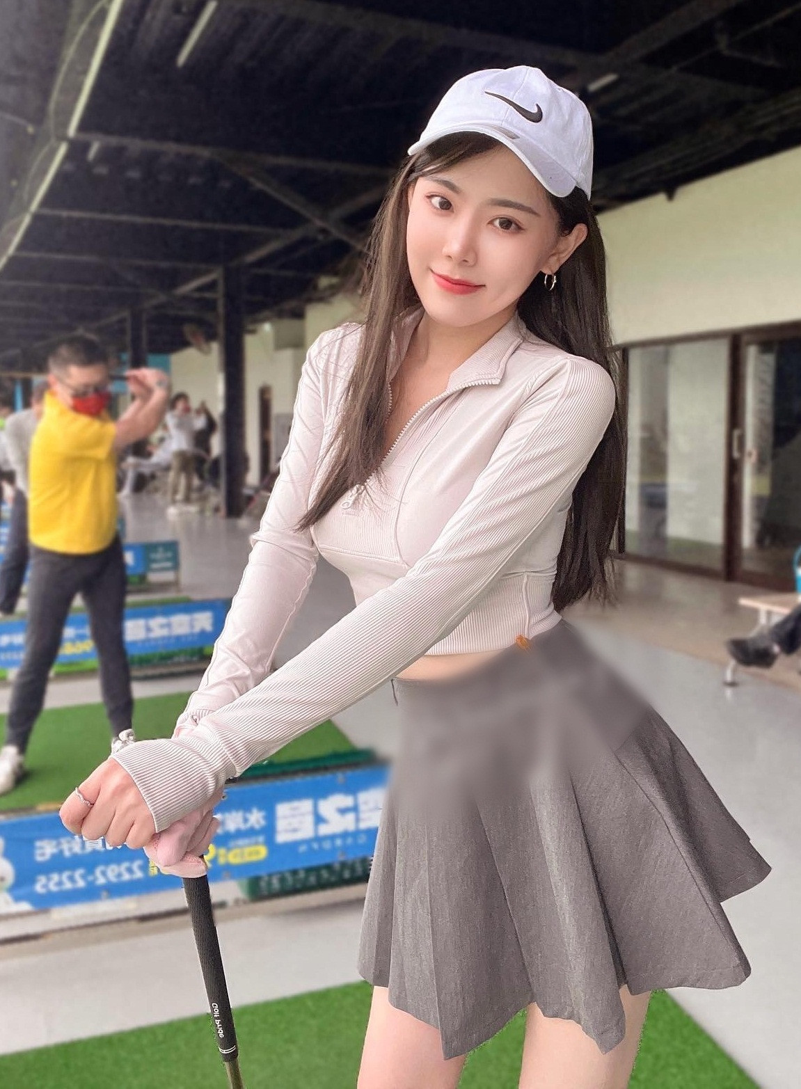 Nhìn chung, cô nàng sở hữu khuôn mặt đẹp và dáng vóc không hề thua kém bất cứ diễn viên, người mẫu nào.