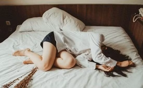 Co gai suy sup vi ban trai thu than nhu ngoc, khong an ai