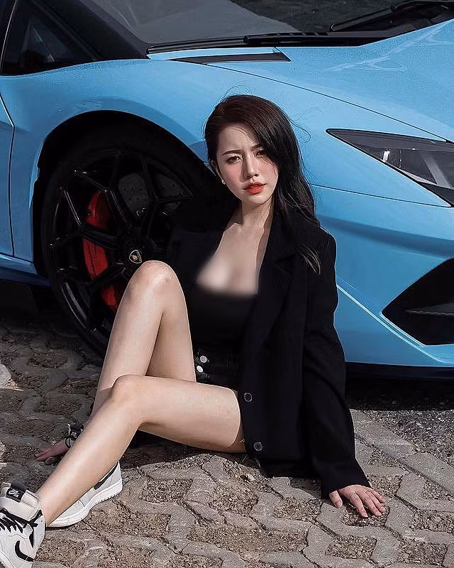 Bản thân Hạ Quân Đình từng chia sẻ, cô nàng rất tự tin vào ngoại hình của mình, vì vậy không ngần ngại khoe dáng.