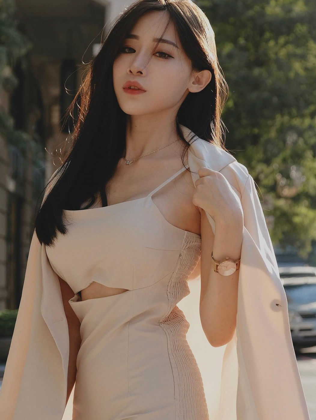 Ưa phong cách trưởng thành, những set đồ của Văn Văn được cho là gợi cảm vừa phải, rất thu hút và quyến rũ.