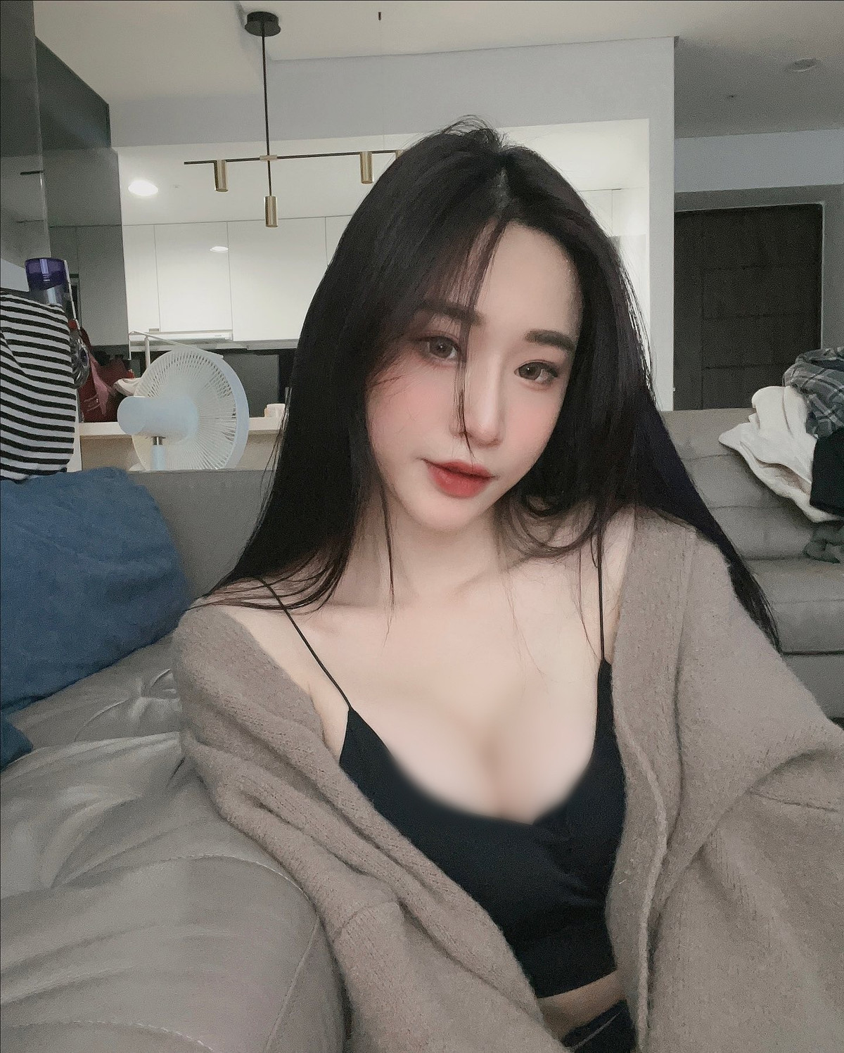 Bản thân Văn Văn cũng tự làm mẫu cho thương hiệu quần áo Domiss mà cô sáng lập.