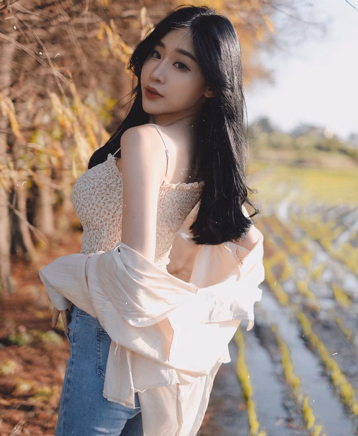 Theo cô nàng, để có được ngoại hình đẹp không khó, ngoài việc phải chăm sóc một cách nghiêm túc còn phải rèn luyện không ngừng. Văn Văn hi vọng, những người hâm mộ sẽ được truyền năng lượng tích cực từ cô.