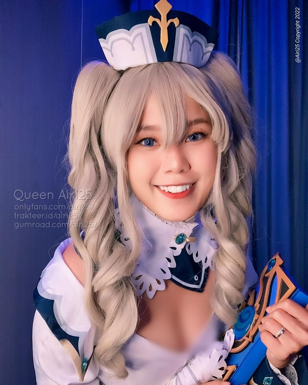 Cũng được xem là một trong những hot girl cosplay nổi nhất, cô nàng thường hoá thân vào những nhân vật game, truyện tranh, phim hoạt hình và nhận được nhiều lời khen từ người hâm mộ.
