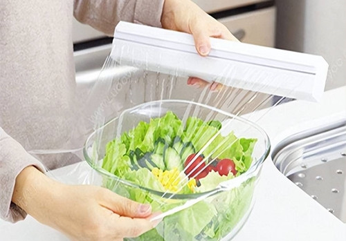 Su dung mang boc thuc pham khong dung cach nguy hiem sao?-Hinh-2