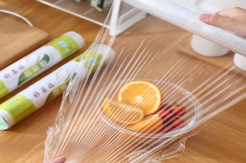 Su dung mang boc thuc pham khong dung cach nguy hiem sao?