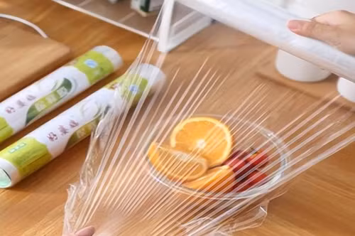 Su dung mang boc thuc pham khong dung cach nguy hiem sao?