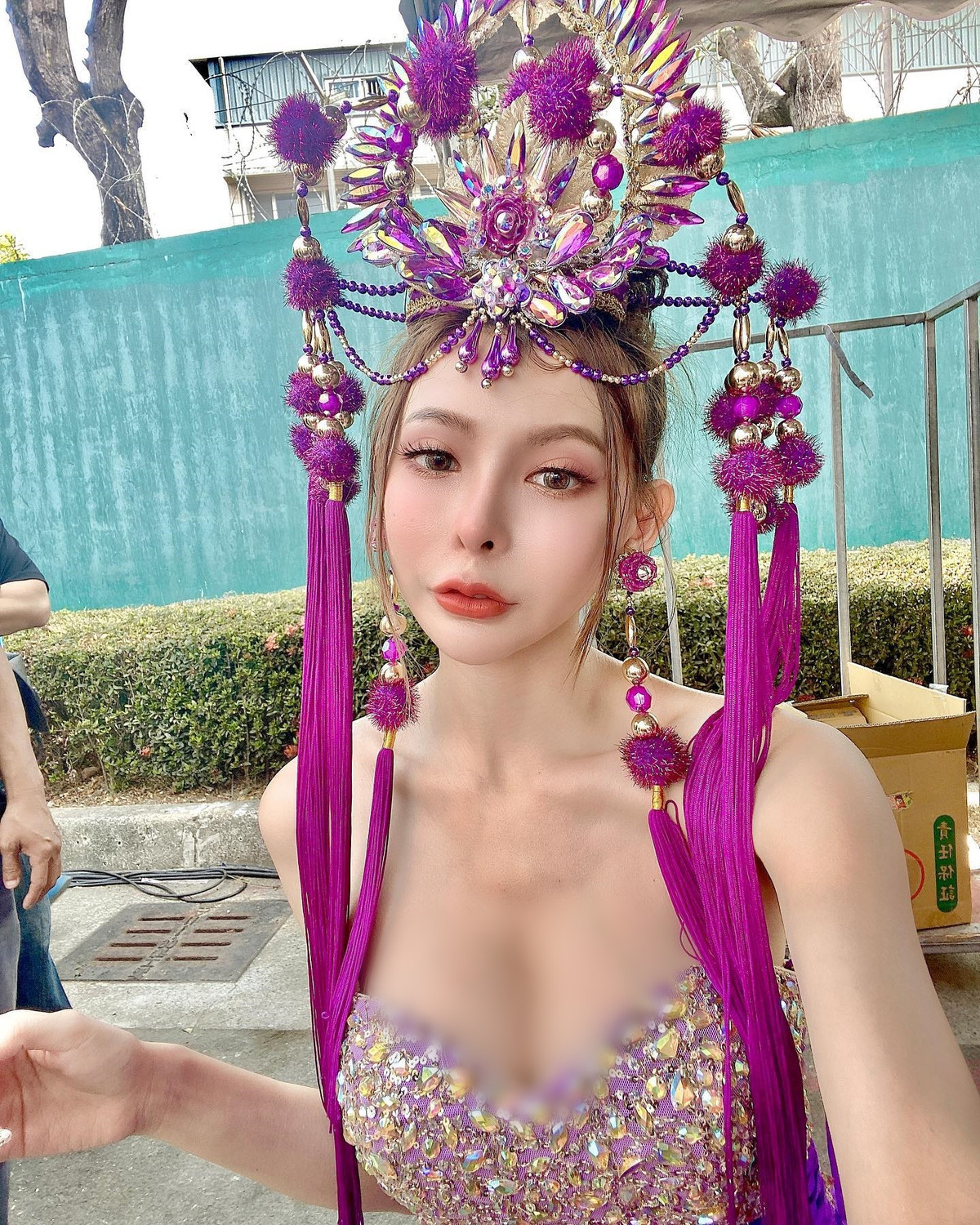 Trong ảnh là Trịnh Kỳ xinh đẹp, gợi cảm khi tham gia một sự kiện làm mẫu.