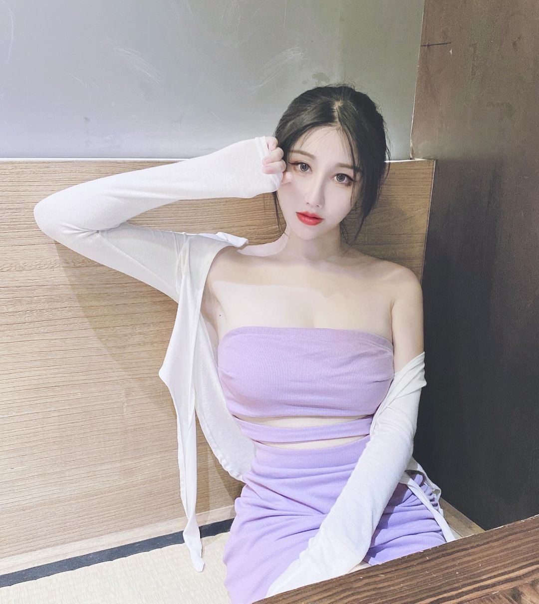 Không ít người gật gù công nhận, khí chất của Hạ Tiểu Duẫn không phải hot girl nào cũng có.