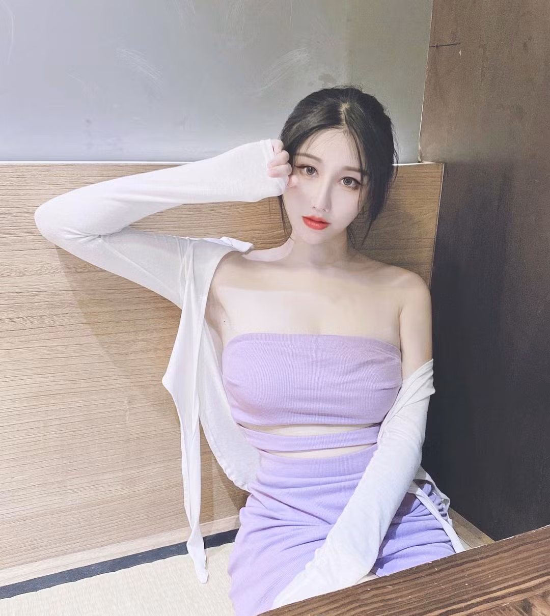 Không ít người gật gù công nhận, khí chất của Hạ Tiểu Duẫn không phải hot girl nào cũng có.