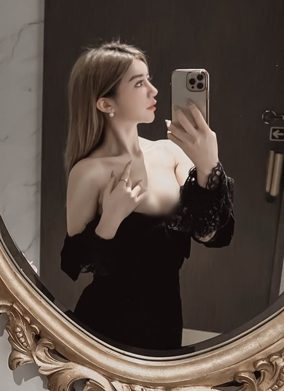 Sở dĩ Evelyn có biệt danh Thiên Đăng Muội là vì trong lúc thả đèn trời, viết điều ước nguyện lên đèn, cô nàng đã ước: "Hi vọng có bạn trai sở hữu cậu nhỏ lớn".