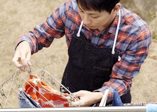 Phuc vu quy ba 65 tuoi, nam bao mau keu troi du luong cao