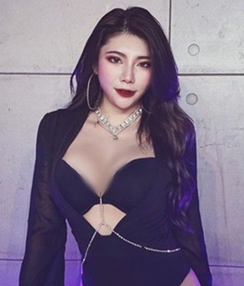 Bên cạnh đó, cũng không ít antifan mắng chửi Tiếu Tiếu là rẻ tiền, tự hạ thấp giá trị của bản thân.