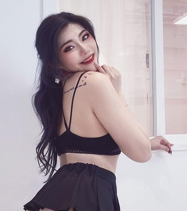 Đa số mọi người đều vô cùng bức xúc trước sự táo bạo bất chấp của Tiếu Tiếu. Họ cho rằng cô nàng đang làm mất đi thiện cảm vốn có của người hâm mộ dành cho cô.