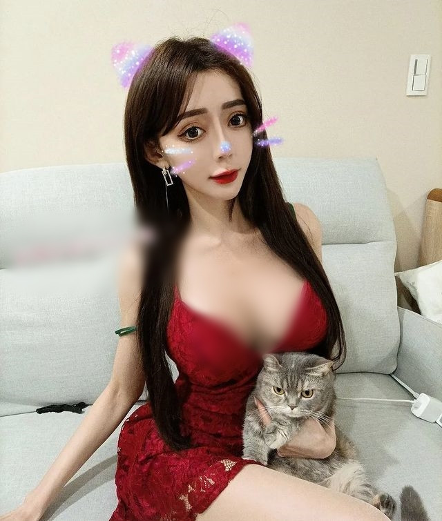 Bất chấp những lời chỉ trích cho rằng ăn mặc phản cảm, cố gắng lôi kéo sự chú ý, Nagase Kunni vẫn thoải mái và tự tin khoe phong cách cá nhân.