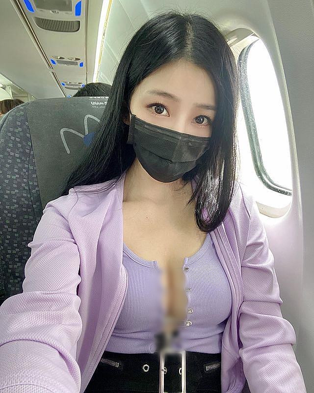 Sau khi những bức ảnh được lan truyền, rất nhanh có người đã nhận ra, mỹ nhân này là Tiểu Đào Tử. Cô nàng nổi tiếng là một trong những hot girl gợi cảm bậc nhất ở Đài Loan.