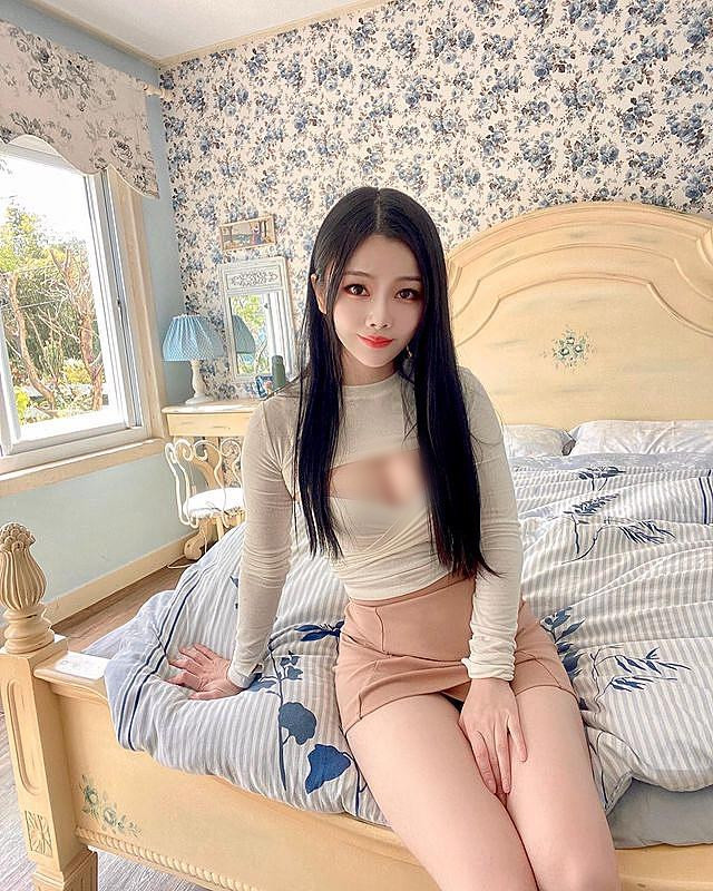 Dựa vào vẻ đẹp và tài khéo ăn, khéo nói, hot girl ngày càng trở nên nổi tiếng.