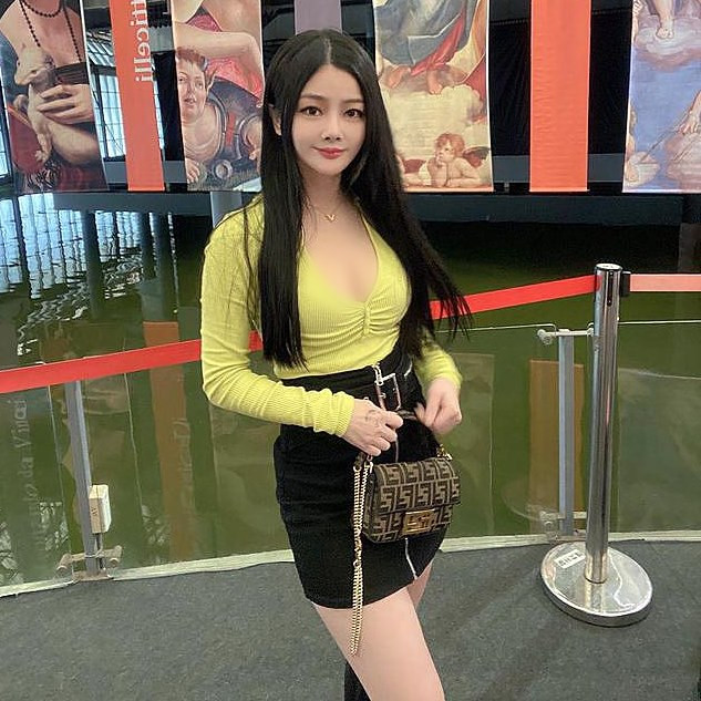 Nổi lên như một hiện tượng mạng khi bán các món kho, thời gian mới nổi tiếng, Tiểu Đào Tử còn được gọi là "tiểu muội đồ kho".