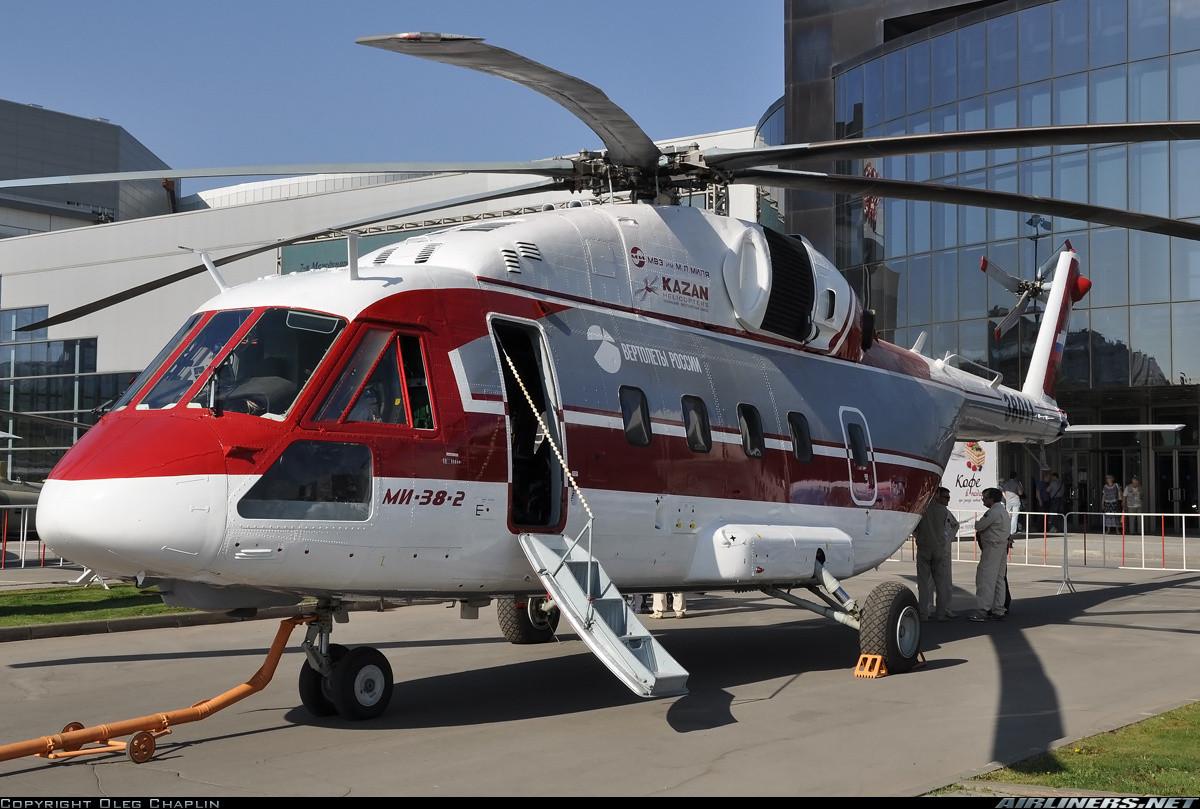 Ngoài Mi-171A2 và Ansat, công ty Trực thăng Nga còn giới thiệu mẫu máy bay trực thăng thế hệ mới Mi-38 - một sản phẩm nằm giữa phân khúc Mi-8/17 và Mi-26 tại Malaysia. Chiếc trực thăng được đánh giá là có năng lực vận tải, chở khách, tìm kiếm cứu nạn tuyệt vời, có thể hoạt động trong mọi điều kiện thời tiết. Nguồn ảnh: Airliners.net