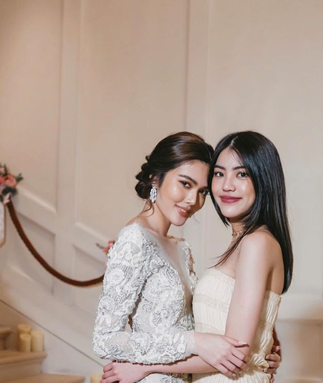 Pacha Badee là người bạn thân đầu tiên của Piraya. Tình bạn của cả hai bắt đầu từ năm 2014.