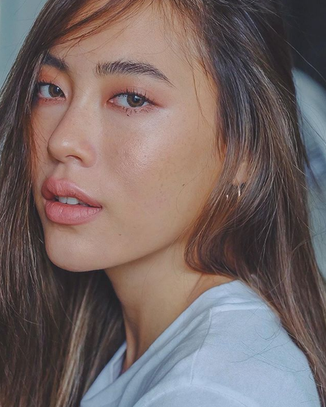 Thành viên cuối cùng trong nhóm - Mint Pattarasaya là một người mẫu trẻ được yêu thích tại xứ sở chùa Vàng. Chính gương mặt rất high-fashion đã giúp cô nàng dễ dàng ghi điểm với người đối diện.