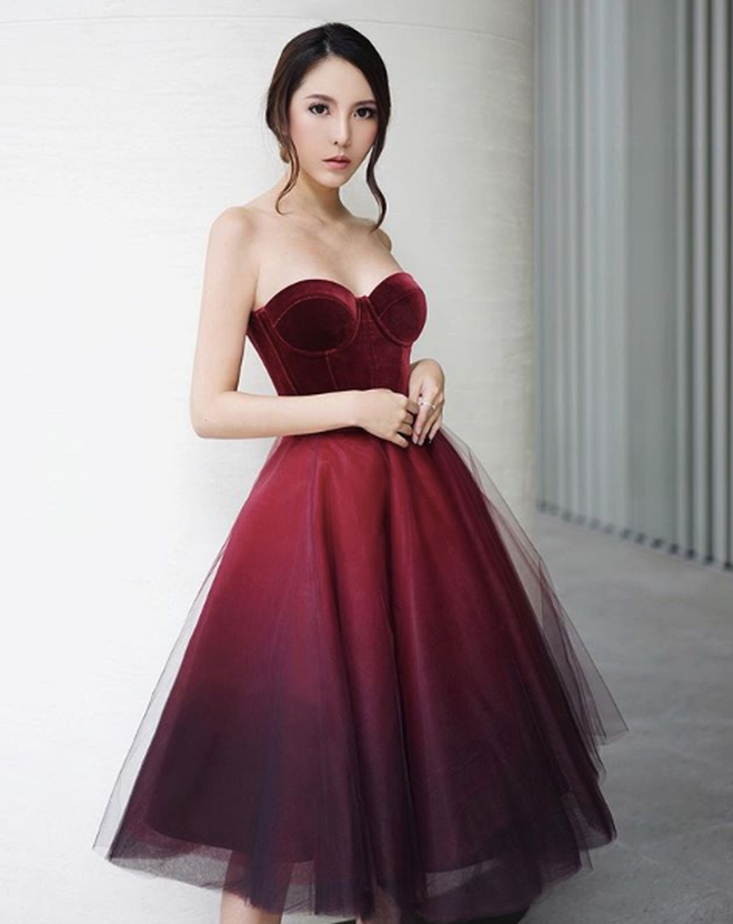 Cô nàng sở hữu lượng follow “khủng” trên trang cá nhân bởi vẻ đẹp quyến rũ, gợi cảm.