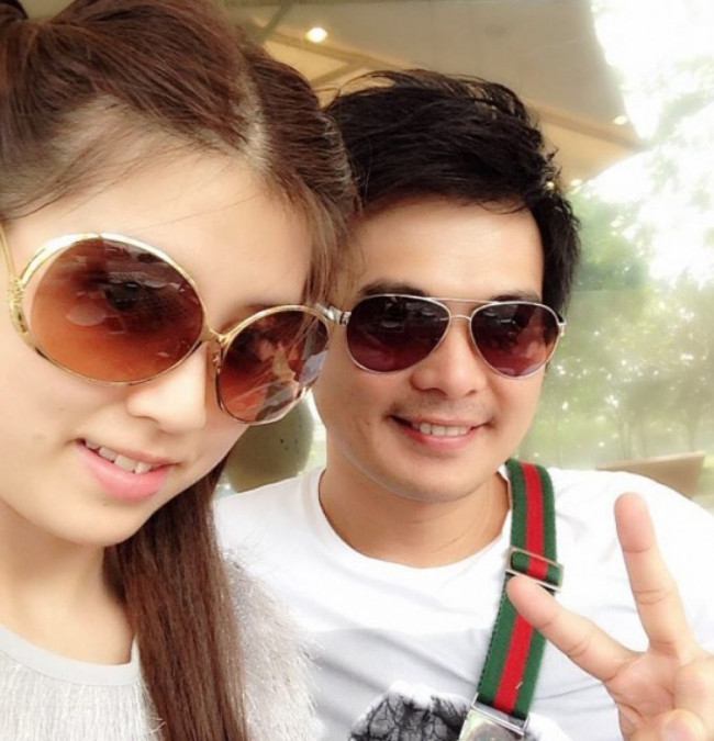 Bà xã của "Ông vua miền Tây" sở hữu vẻ ngoài ưa nhìn, làn da trắng, đôi mắt to tròn. Lâm Hùng rất hiếm khi chia sẻ thông tin về vợ cũng như đăng tải ảnh chụp chung trên trang cá nhân. Được biết, vợ Lâm Hùng tên thật là Khánh Ngọc, quê Đà Lạt (Lâm Đồng).