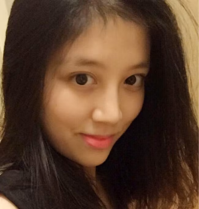 Về cuộc sống cá nhân, vợ Lâm Hùng khá kín tiếng. Cô rất hiếm khi cùng chồng xuất hiện tại các sự kiện. Ngoài chăm sóc con cái, Khánh Ngọc còn kinh doanh qua mạng để kiếm thêm thu nhập. Nói về bà xã, Lâm Hùng cảm thấy vô cùng may mắn khi gặp được người con gái tốt như vậy. Theo đó, trước đây do nổi tiếng quá sớm, nam ca sĩ khá bốc đồng và ngạo mạn. Tuy nhiên, từ khi có vợ, anh dần thay đổi tính cách, biết suy nghĩ và chín chắn hơn.