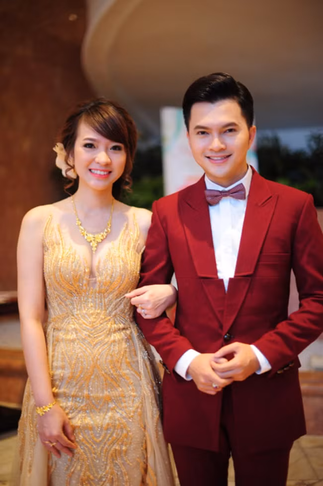 Nam Cường được khán giả yêu mến qua các ca khúc như "Bay giữa ngân hà", "Lời hứa", "Khó", "Sợ", "Phải là anh"... Anh cũng vừa trở thành Quán quân “Người Kể Chuyện Tình” 2018. Sau thời kỳ hoàng kim, nam ca sĩ vẫn là cái tên đắt show tại các hội chợ miền Tây nhờ những bản hit một thời. Ngoài sự nghiệp, Nam Cường hiếm khi chia sẻ về tình cảm cá nhân. Đó là lý do khiến fan bất ngờ khi hay tin anh đã lấy vợ hot girl vào năm 2016.