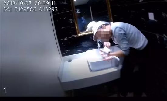 Nguoi dan ong dien cuong mua xo so... khong trung, lam dieu khong ngo