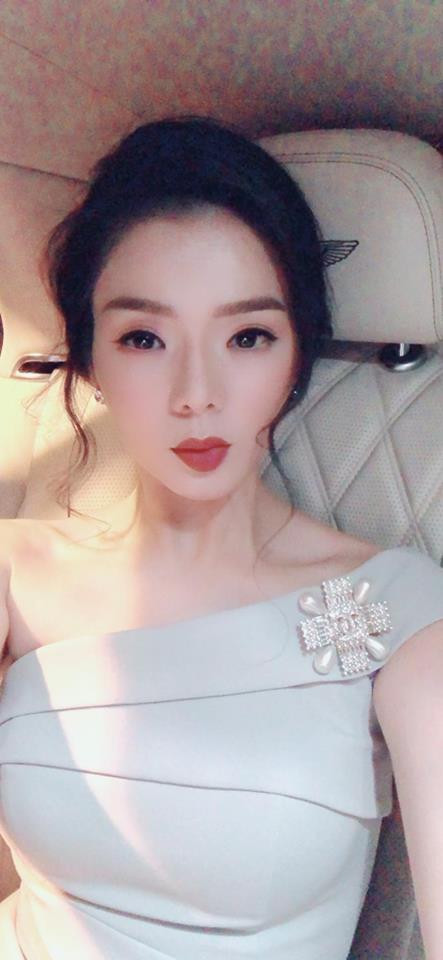  Lệ Quyên là một trong những nữ ca sĩ nhận được nhiều lời khen ngợi về nhan sắc trẻ đẹp hơn so với tuổi thật.