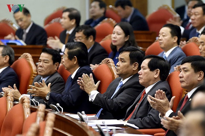 Ủy viên Bộ Chính trị, Chủ tịch Quốc hội Nguyễn Thị Kim Ngân thay mặt Bộ Chính trị điều hành chương trình ngày làm việc đầu tiên. Trong ảnh: Các đại biểu dự Hội nghị.