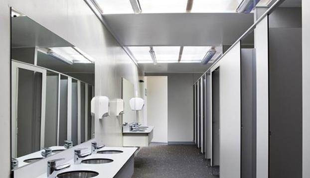 Chi di ve sinh thoi, nguoi dan ong cung suyt chet vi dieu nay