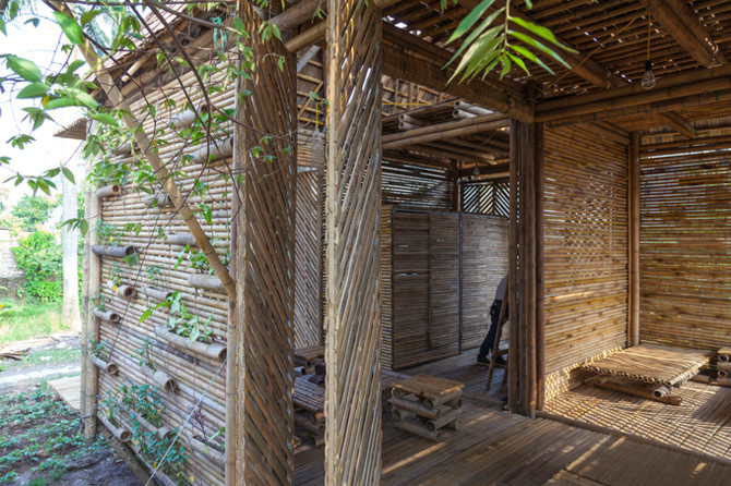 Sau 5 năm hoạt động, công trình ở Cổ Nhuế bị cũ đi phần nào. Kiến trúc sư Đoàn Thanh Hà cho rằng, để mô hình này hoạt động tốt ở các địa phương gặp nhiều lũ lụt, thiên tai, anh sẽ cải tạo một phần ngôi nhà.