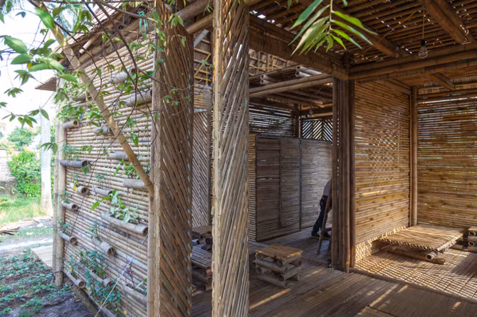 Sau 5 năm hoạt động, công trình ở Cổ Nhuế bị cũ đi phần nào. Kiến trúc sư Đoàn Thanh Hà cho rằng, để mô hình này hoạt động tốt ở các địa phương gặp nhiều lũ lụt, thiên tai, anh sẽ cải tạo một phần ngôi nhà.