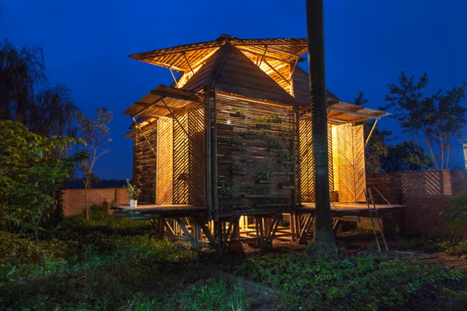 Trong lễ trao thưởng tại Singapore hôm 28/9, trao giải Winner cho công trình nhà tre mang tên Tổ ấm nở hoa (Blooming Bamboo House) của kiến trúc sư Đoàn Thanh Hà ở hạng mục Ý tưởng thiết kế, ban tổ chức muốn nhân rộng mô hình này tại nhiều địa phương trên thế giới - những nơi thường xuyên phải đối mặt với thiên tai như bão, lũ, sạt lở đất, hạn hán.