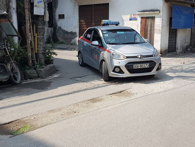 Đào đường tại ngã 3 Tây Kết - Bạch Đằng.