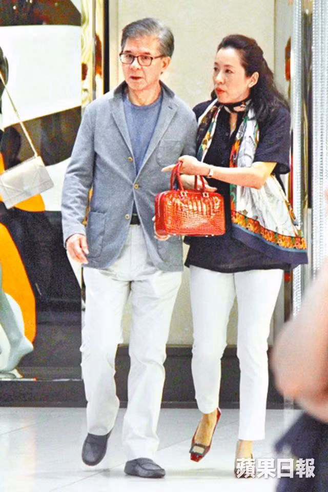 Hoa hau dep nhat nhi Hong Kong: 50 tuoi van duoc dai gia say me-Hinh-6