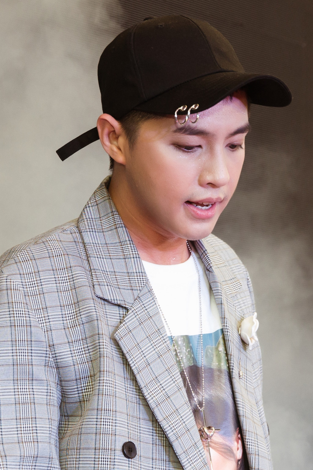 Trước những lo lắng của khán giả về vụ kiện liên quan đến nhạc sĩ Mỹ Zack Hemsey, đại diện Noo Phước Thịnh cho biết: “Tất cả chúng tôi đều ổn, chỉ là muốn tạm dừng công việc, tìm một khoảng không gian riêng để tự xem xét mình cũng như nạp năng lượng mới để chạy tốt hơn trên đường dài phía trước”.