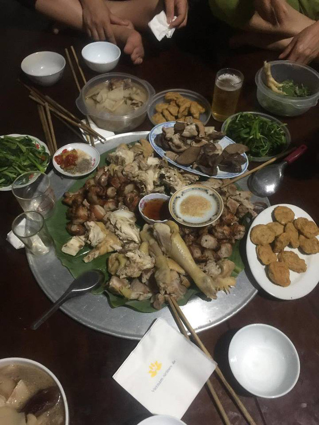 Mam com bay lan lon chung mot met van khien nhieu nguoi xuyt xoa them vi...-Hinh-2