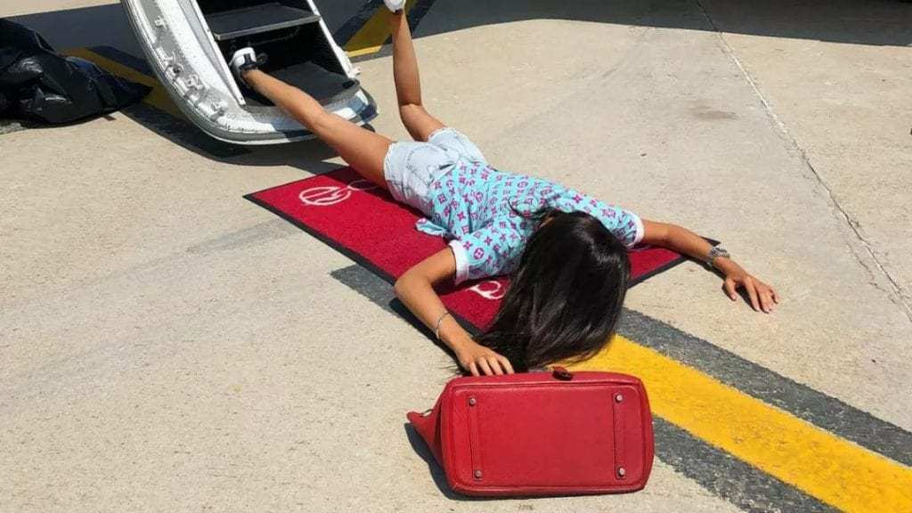 Co song ao theo xu huong, nguoi phu nu gap ket dang