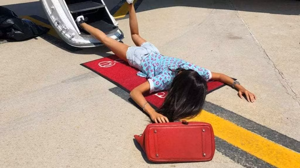 Co song ao theo xu huong, nguoi phu nu gap ket dang