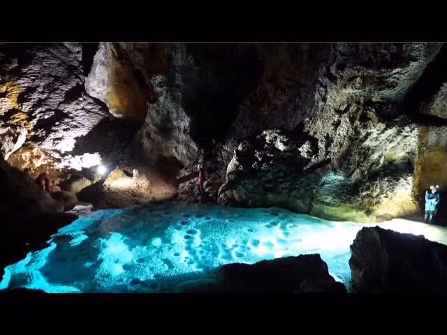 Phat hien hang dong khong lo tuyet dep trong ho sut-Hinh-2