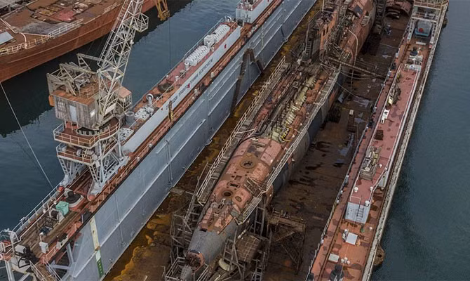 Nhưng chỉ sau đó có vài ngày, một sự cố tiếp theo lại xảy đến với một tàu ngầm bị loại biên nữa của hải quân Nga, lần này là ở bán đảo Crimea.