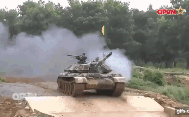 Kính ngắm TSGS-54BU thuộc hệ thống kiểm soát hỏa lực TIFCS-3BU là chi tiết đáng chú ý nhất, khi nó được tích hợp cả kênh ảnh nhiệt ngày đêm và cả đo xa laser lẫn ổn định hai trục.