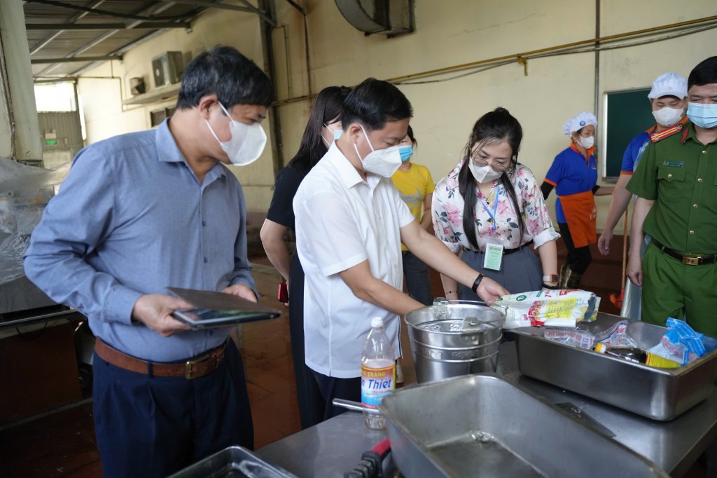 Bep an tap the Cong ty Chee Wah Viet Nam co nhieu vi pham