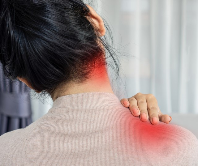 Vi sao nhieu nguoi tre mac chung dau co vai gay?