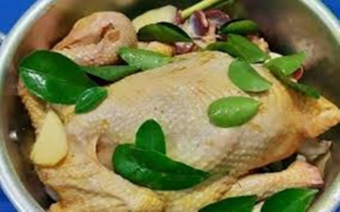 Cach luoc ga khong can nuoc, giu huong vi dac trung dam da